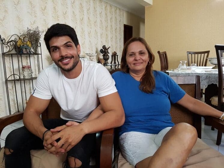 Mãe de Lucas surpreende ao contar como reagiria se filho ficasse com Jessica no BBB