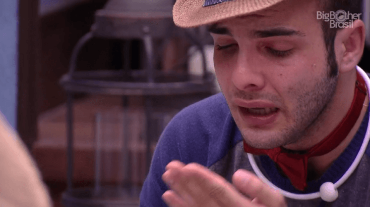 BBB18: Após barraco, Mahmoud cai no choro: "Eu nunca me senti tão rejeitado"