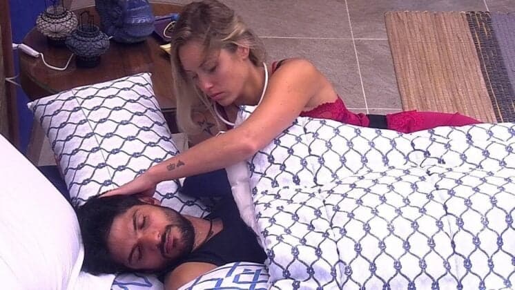 Após momentos íntimos, Lucas adverte Jéssica no BBB18: "Não me agarra"