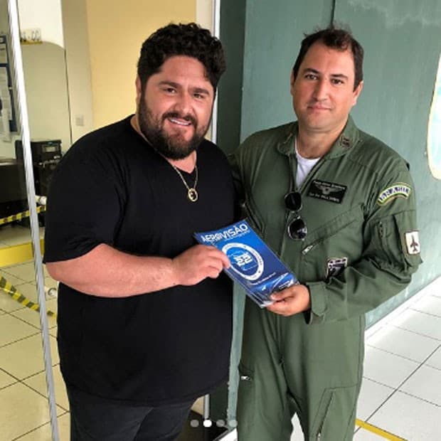 Cesar Menotti, da dupla com Fabiano, faz post e fala sobre pane em avião e momentos de tensão