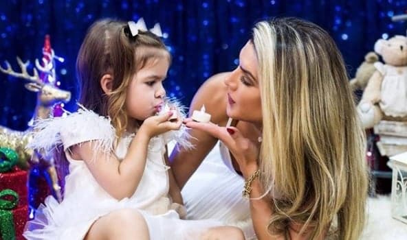 "Tal mãe, tal filha", Mirella Santos marca presença em lançamento de moda ao lado de Valentina