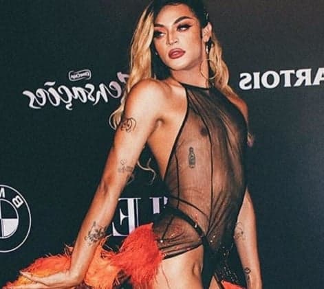 Mostrando partes íntimas e namorando cantor enrustido; vejas as recentes polêmicas de Pabllo Vittar