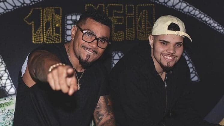 Revoltado, filho de Naldo faz desabafo e detona a própria mãe na internet: "Fo**-se"