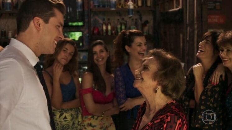 O Outro Lado do Paraíso: Patrick diz que é só amigo de Clara, mas é repreendido por Caetana