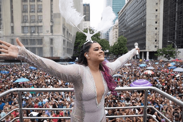 Em evento de carnaval marido de Preta Gil rouba a cena