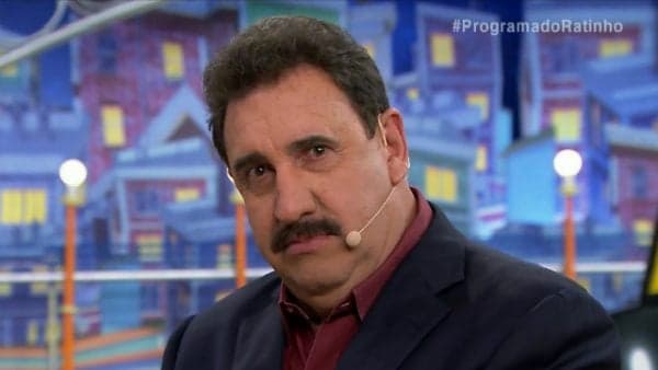 Irreconhecível, Ratinho surge barbudo e com cabelos já brancos; veja
