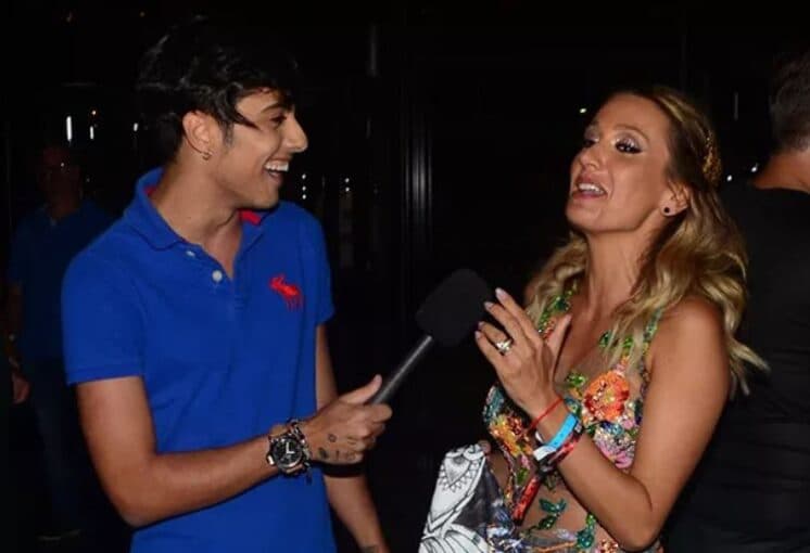 Gafe no Carnaval: calça de repórter cai durante entrevista com atriz; veja