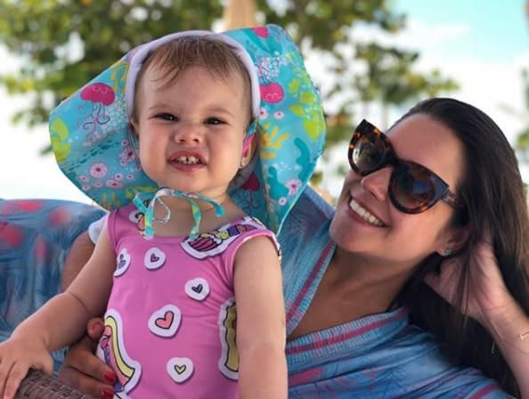 Thais Fersoza comemora 1 ano e 6 meses de Melinda na web: "verdeiro amor do mundo"