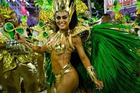 Fã questiona Juliana Paes sobre a Grande Rio e recebe resposta da atriz