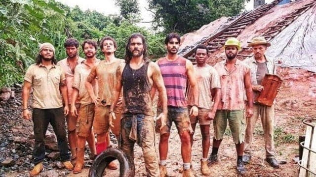 O Outro Lado do Paraíso: garimpeiros lutam pela sobrevivência presos em mina; Amaro fica cego