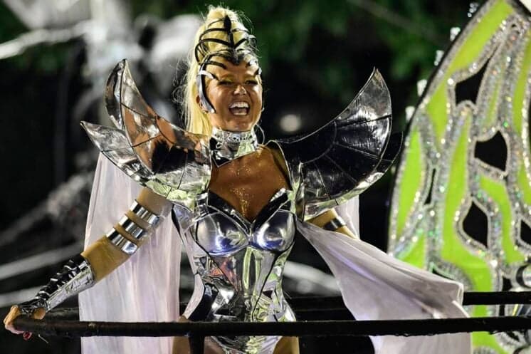 Destacando concorrentes em 2018, Globo ignorou Xuxa no Carnaval do ano passado
