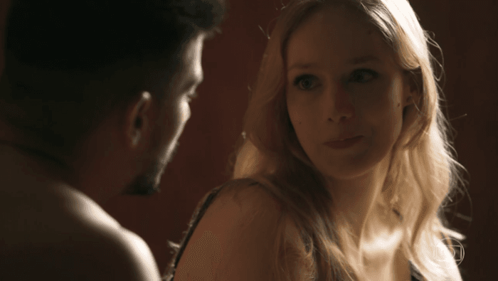 Em O Outro Lado do Paraíso, pais de Karina rejeitam neto negro