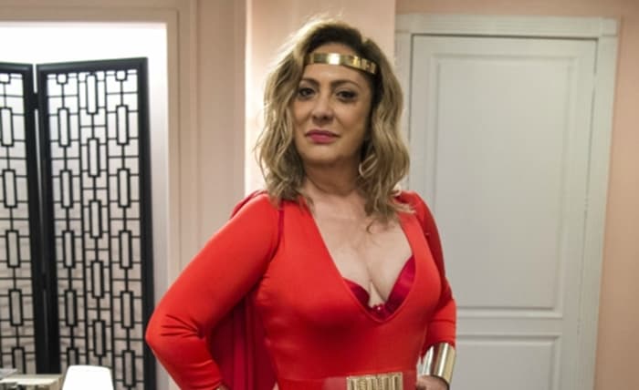 Nádia vira dominatrix para novo amante em O Outro Lado do Paraíso