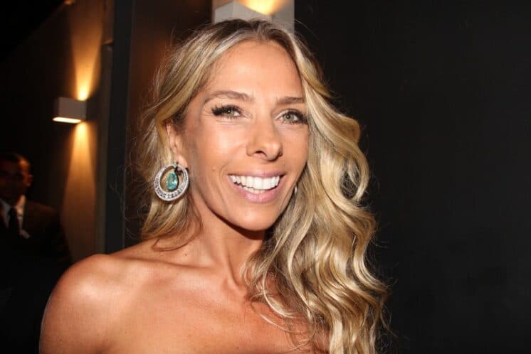 Adriane Galisteu revela que tem dias que acorda 'piranha'