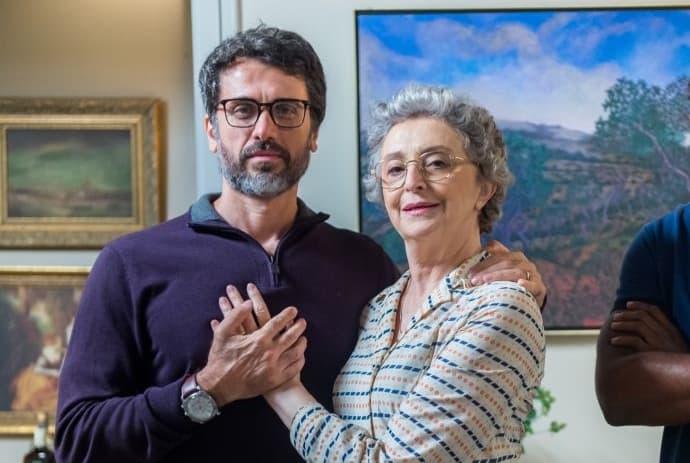Mãe de Samuel expulsa empregado gato de casa em O Outro Lado do Paraíso: "Livre de tentações"