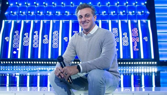 Luciano Huck estreia na Globo quadro semelhante a programa de Silvio Santos