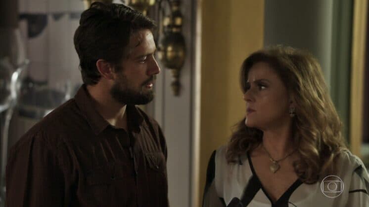 Renato e Sophia armam para separar Clara de Patrick em O Outro Lado do Paraíso