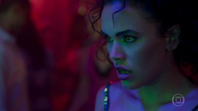 Cleo deixa bordel, vira vidente e se torna sucessora de Mercedes em O Outro Lado do Paraíso