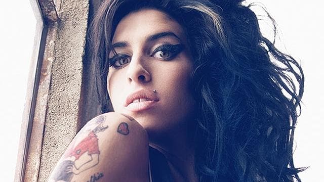 Pai de Amy Winehouse garante que ela voltará aos palcos em breve; saiba mais