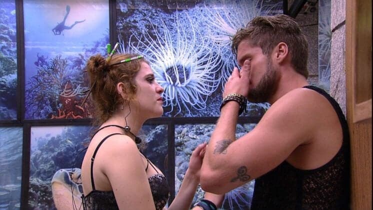 BBB18: Ana Clara e Breno tem forte discussão durante festa e fazem revelações