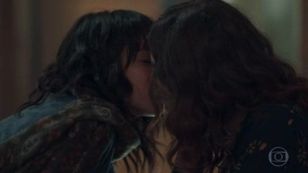 Beijo gay entre meninas em Malhação: Viva a Diferença decepciona internautas