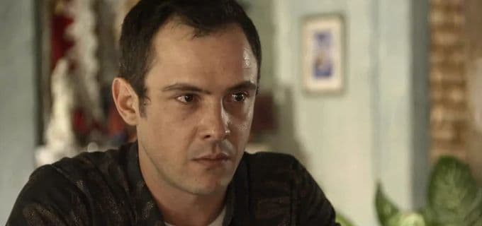 O Outro Lado do Paraíso: Gael vai ao casamento de Clara, fica abalado e revela: "difícil"