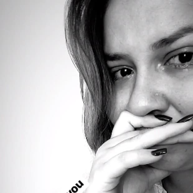 Marília Mendonça cai no choro com morte de cãozinho e bate-boca com haters