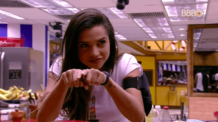 BBB18: Paula "zomba" da aparência de Caruso e dispara: "Meu pai é melhor do que ele"