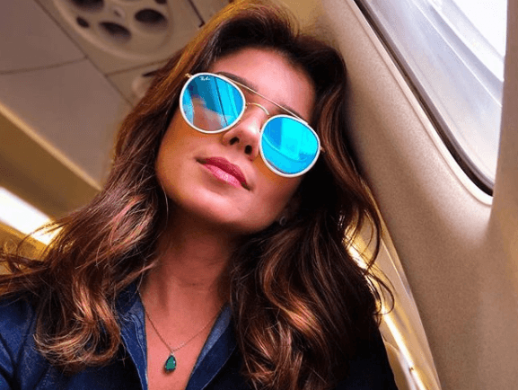 Paula Fernandes contou com autorização especial para gravar Deus Salve o Rei, novela da Globo
