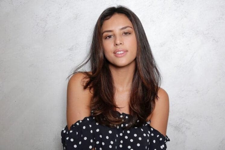 Yanna Lavigne é "flagrada" nos braços de outro ator da Globo