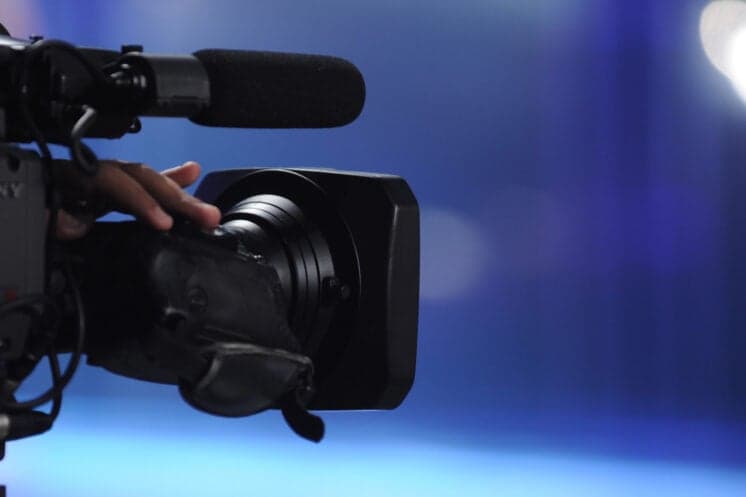 Emissora de TV procura por novo apresentador e promove inscrição em site