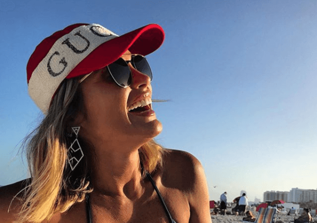 Fã pede vestido a Flávia Alessandra e é surpreendida com a resposta