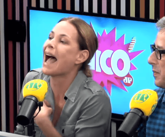 Carolina Ferraz explica como surgiu o ‘Eu sou rica’ e revela que bordão foi parar do outro lado do mundo
