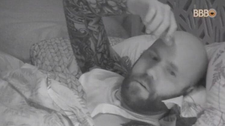 BBB18: Enojado, Caruso critica aperto de mão de Ayrton: "Fui até lavar a mão depois"