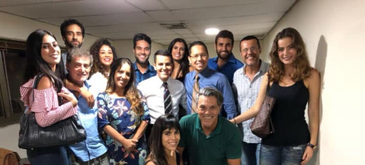 Elenco da Record participa de reunião na Universal