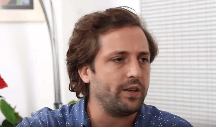 Gregório Duvivier fala da experiência de ser pai: ‘É a melhor coisa que eu fiz na vida’