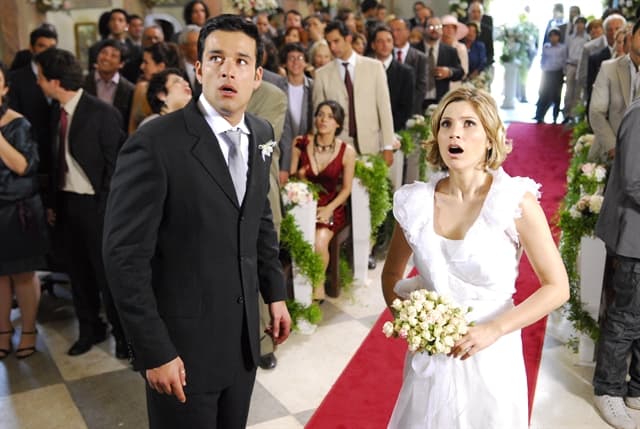 Nicholas (Sergio Marone) e Dafne (Flavia Alessandra) em Caras e Bocas (Foto: Globo/Renato Rocha Miranda) Nicholas (Sergio Marone) e Dafne (Flavia Alessandra) em Caras e Bocas (Foto: Globo/Renato Rocha Miranda)