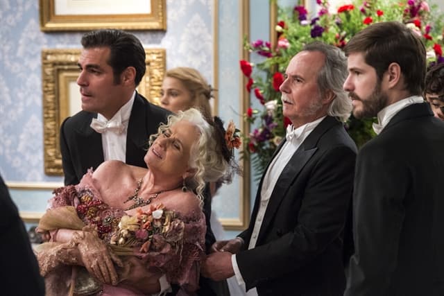 Orgulho e Paixão: Ofélia fica em choque e desmaia após escândalo envolvendo Elisabeta
