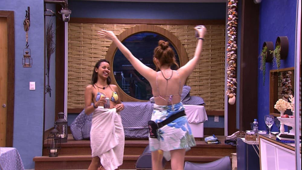 Gleici brinca com Ana Clara sobre indicação dos Líderes (Foto: Reprodução) Gleici brinca com Ana Clara sobre indicação dos Líderes (Foto: Reprodução)