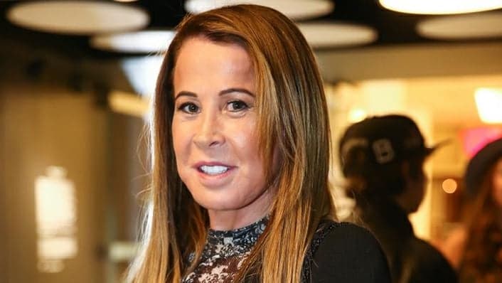 Zilu Camargo é só chamego com o namorado em festival de música
