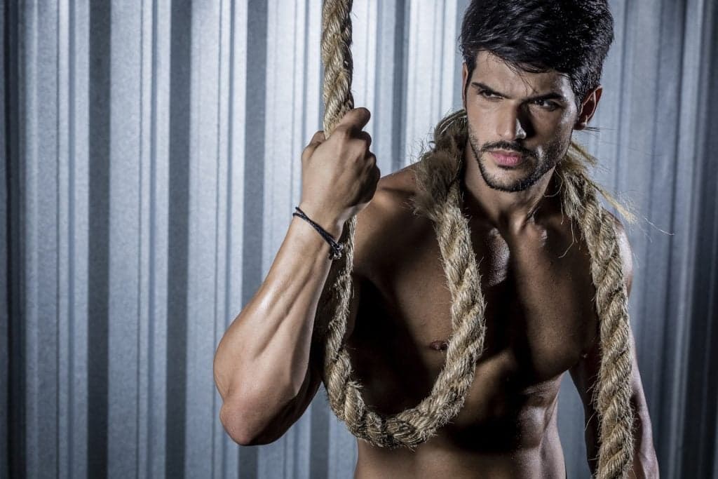 Lucas em ensaio sensual (Foto: Gshow/ Isabella Pinheiro) Lucas em ensaio sensual (Foto: Gshow/ Isabella Pinheiro)