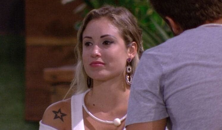 Jéssica muda de lado, se aproxima de Gleici e detona atitudes de Patrícia no BBB18