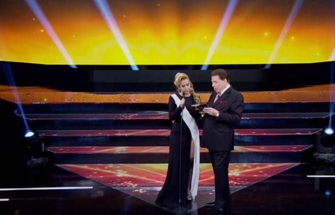 Com Joelma no palco, Silvio Santos defende Chimbinha, gera climão e choca internautas