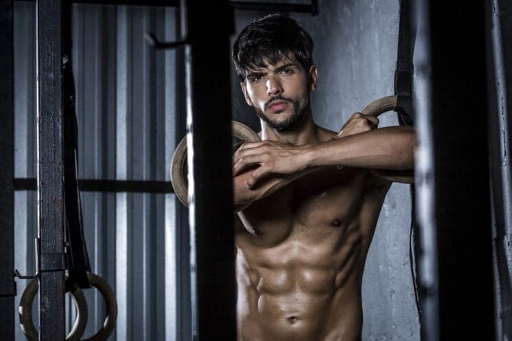 Lucas, do BBB18, posa para ensaio sensual e se defende; veja fotos