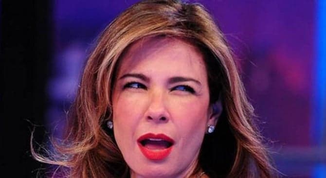 Separada, Luciana Gimenez impressiona ao surgir de topless
