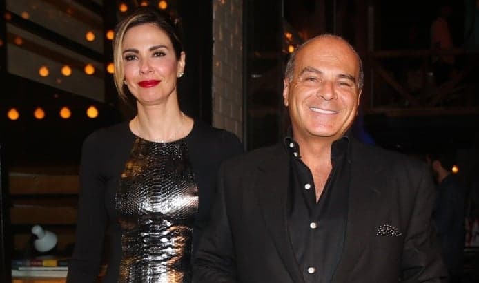 Após separação, Luciana Gimenez curte noite de Paris e ostenta na internet