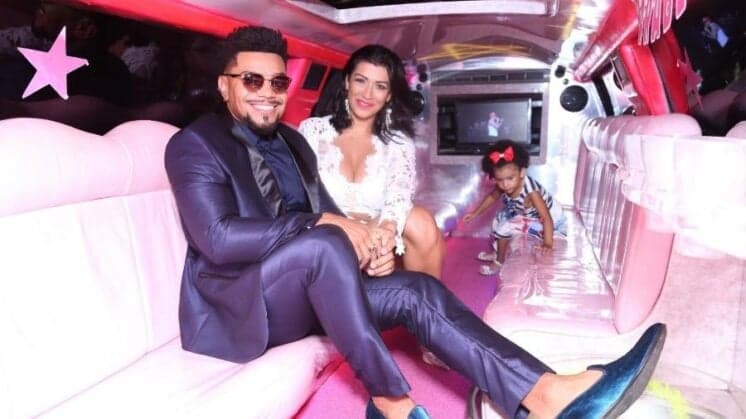 Juntos novamente, Naldo surge de limosine em festa com Moranguinho e a filha