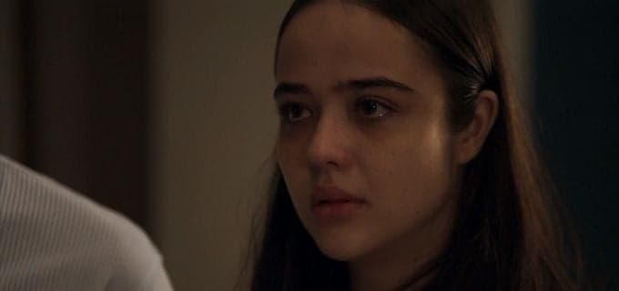 Renato faz ameaça e obriga Laura a falsificar DNA de Clara em O Outro Lado do Paraíso