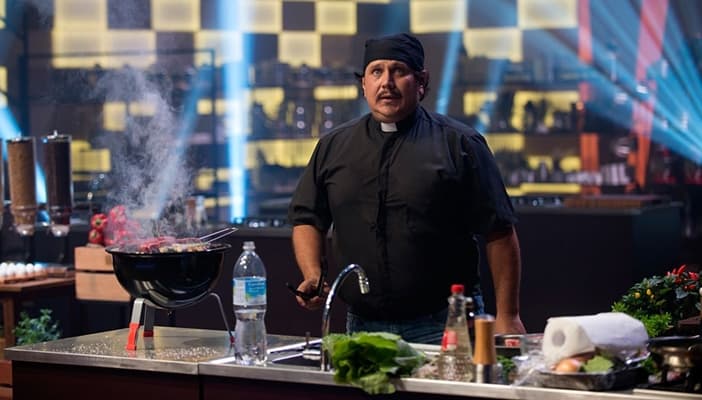 Sucesso de freira no MasterChef México inspirou Band a escalar padre para o reality