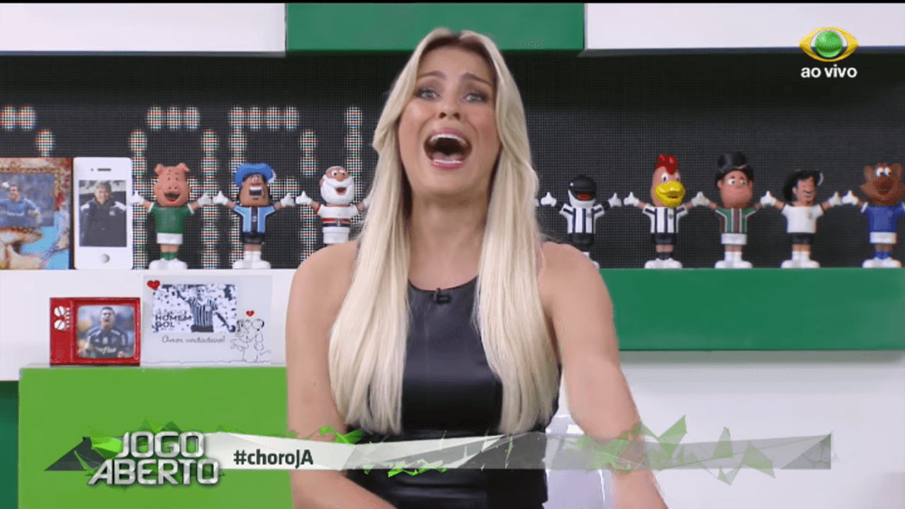 Renata Fan teve que mudar de cenário por causa do Masterchef (Foto: Reprodução/Band)
